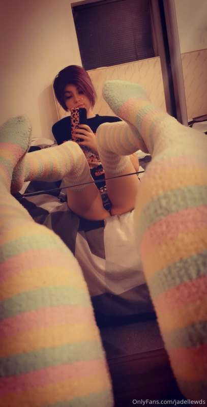 Mirror + stocking = cute 2