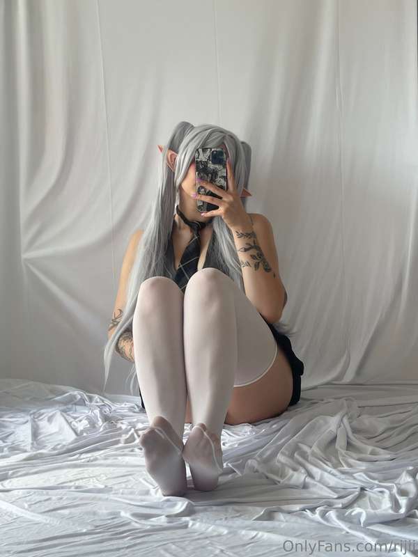 Be the first to see all my frieren pics 🧝🏻‍♀️Watch me sit on.. 1