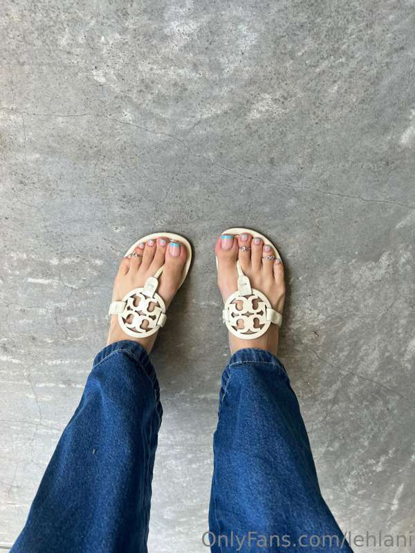 I am in love 🥰🥰🥰 prepare for me to spam you guys with feet p.. 4