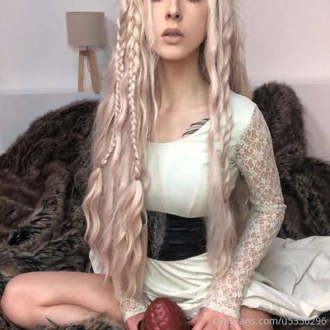 Khaleesi cosplay 🐉 1