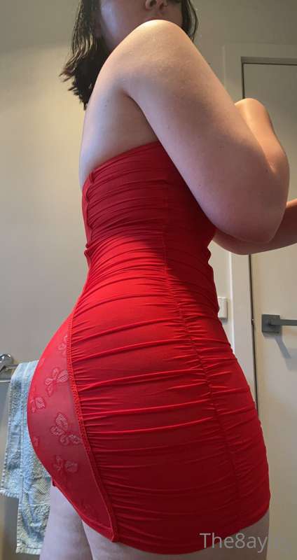 Sending out a strip tease and some nude twerking in this dre..