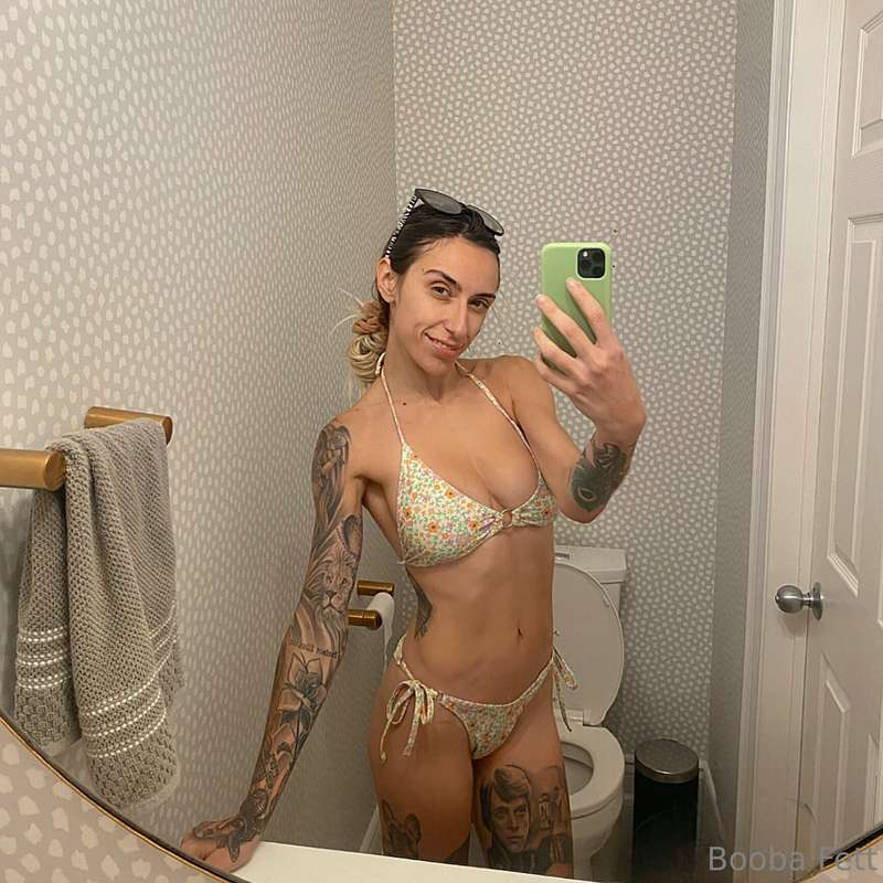 Cutie with the boobies 👀
