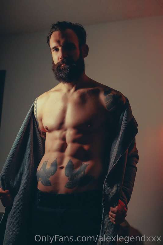 The birds are singing, and these abs are shining 🇫🇷🕊️