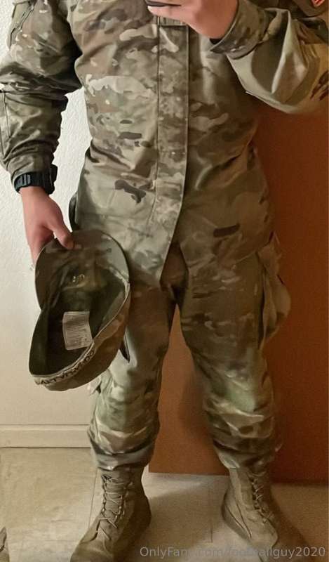 Hot Candid Shots of my buddies and of course my HOT cock! Se..