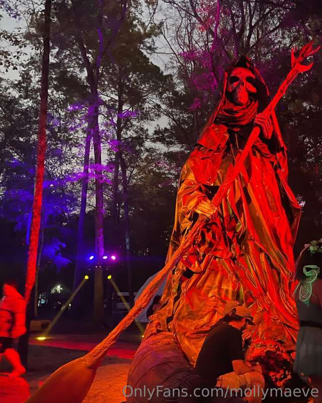 Happy Halloween!!! I just got back from the Hulaween Festiva.. 1