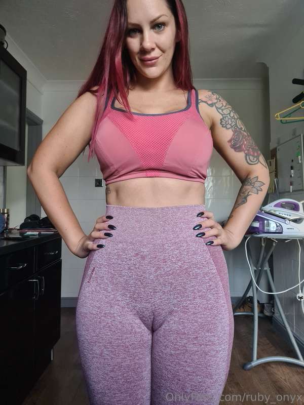 I love when I see guys staring at my ass in these leggings 🤭 3