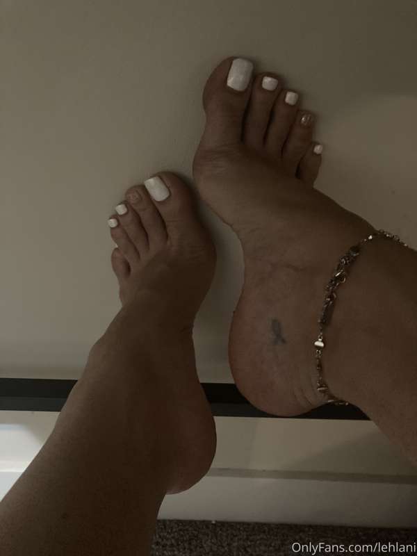 Sexy long toes check 😋 3