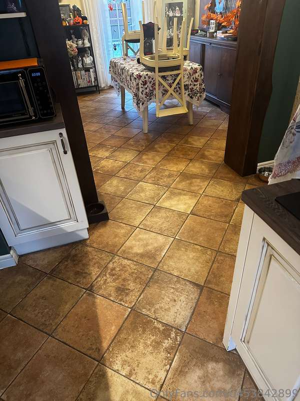 I absolutely love cleaning floors! And just cleaning at home.. 1