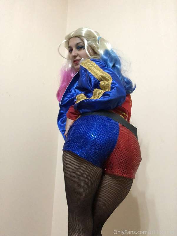 Harley Quinn is a freak 9
