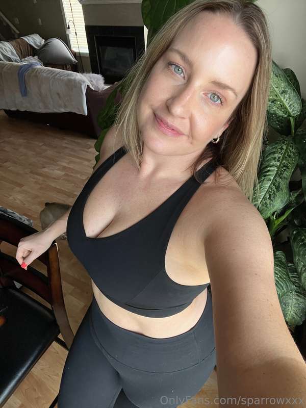 Me jumping up and getting my ass out when he asks for an ass.. 1