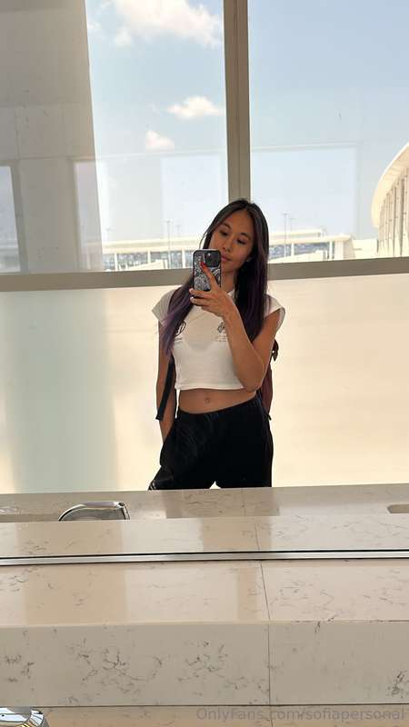 Snapped this after arguing with my reflection about who's sl..