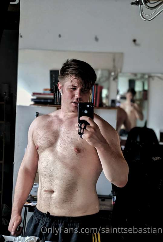 Wow look good feel good look whose chest has got that 🥊🍑🪵🐻 a..