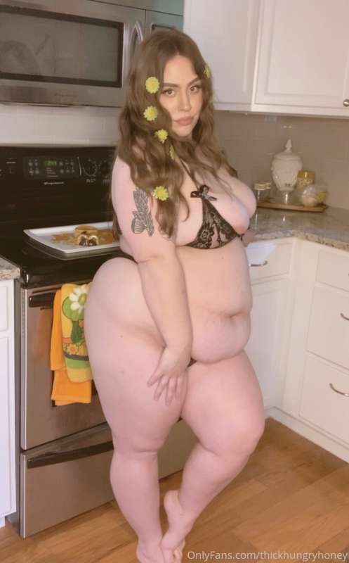 POV:
*pt 1*
I’m your very *hippie* housewife! 
We love all t.. 7