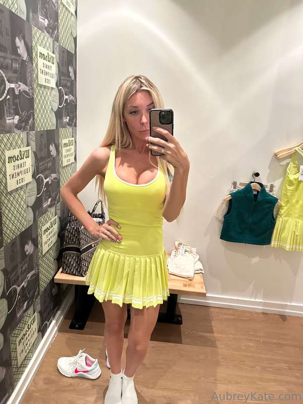 Trying to look all cute and fuckable🤭😋