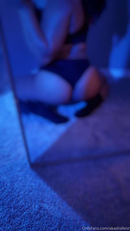 A couple ass shots I took after I went out last night 😏 enjo..