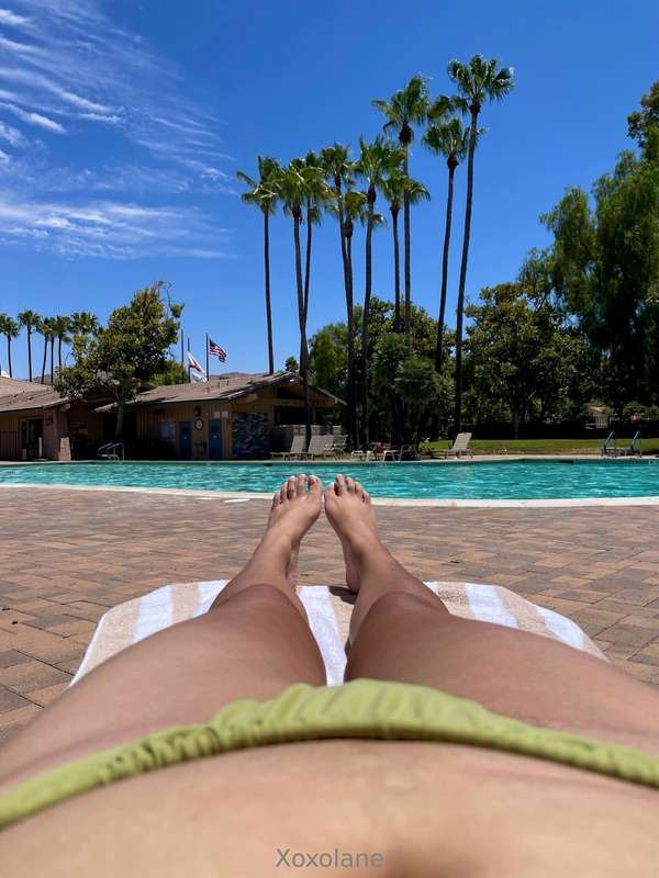 help me put sunscreen on my back please 2