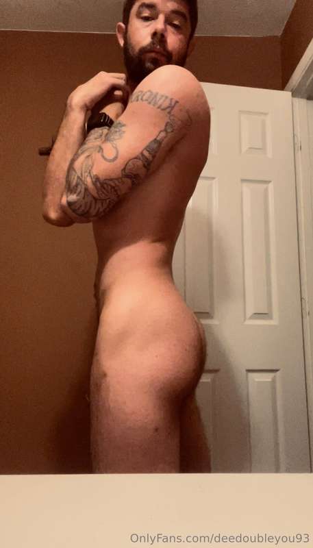 If you’re wondering…yes. 😅 I’ve got ass too. 🥰 5