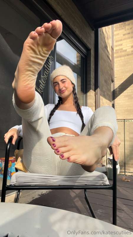 I need you to come keep these feet warm.. what would you do .. 6