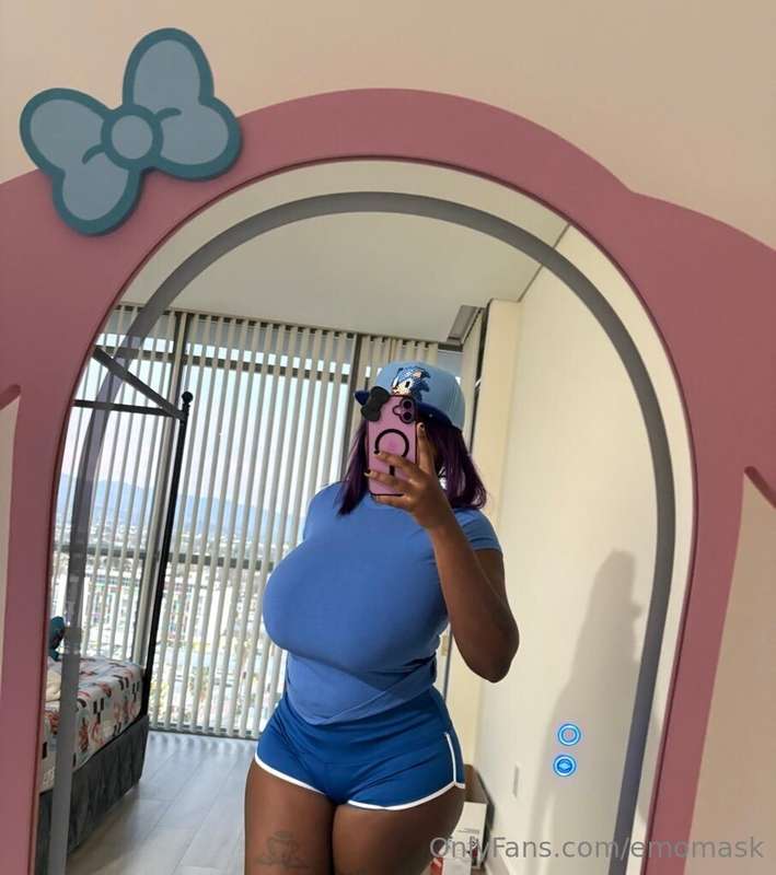 please buy me something off my wishlist it’ll make me very h..