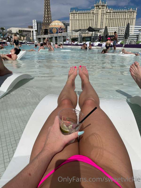 Working on my tan 😋 2