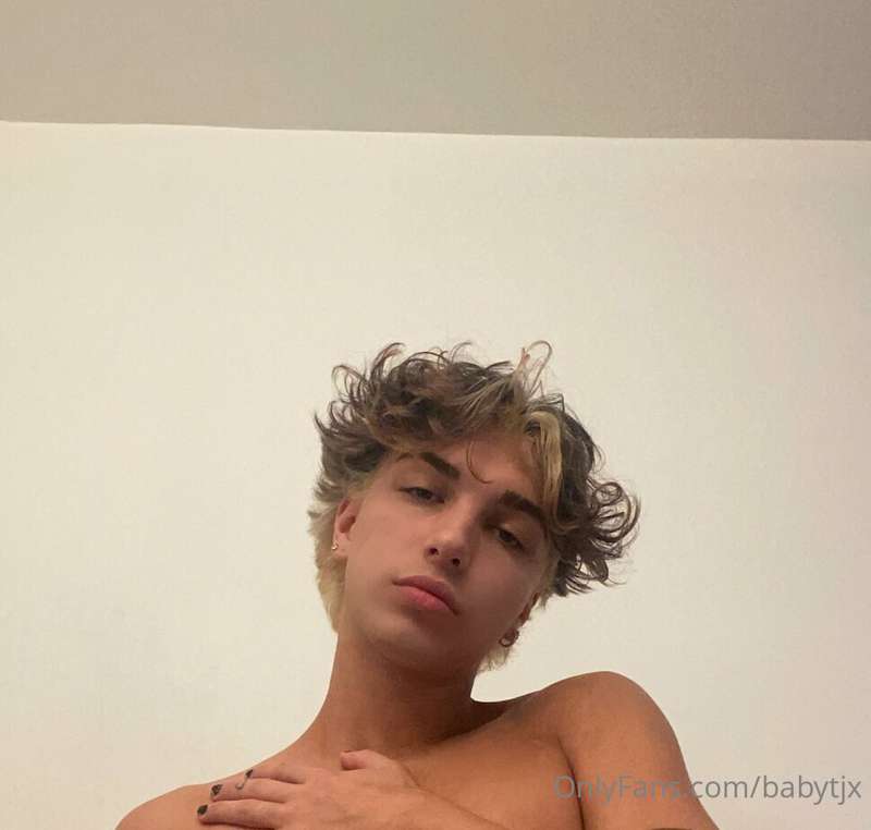 full pic in DMs.....i've been kinda bad lately 👀