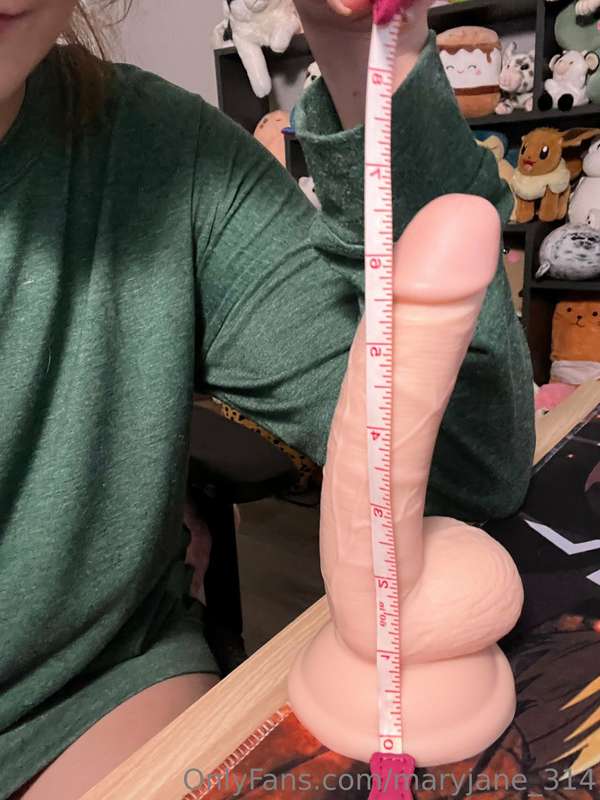 Oh also some proof measurement. This is the dildo I use in a..