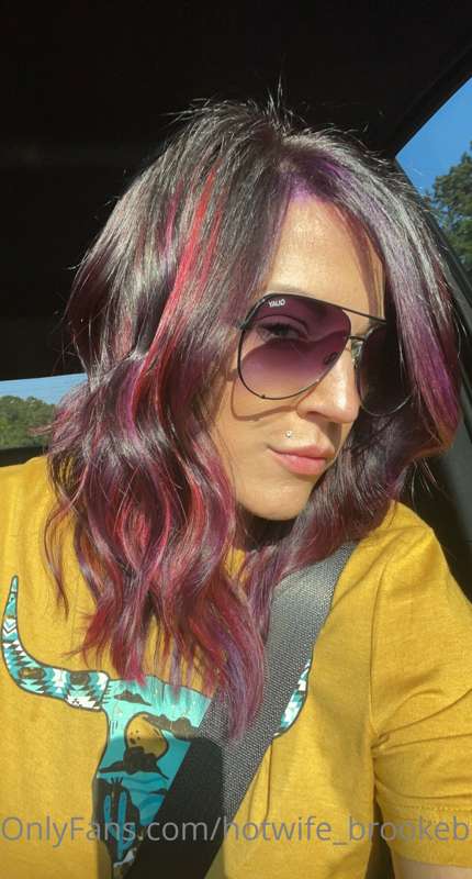 Well yesterday was hair day y’all and omfg…. I am obsessed w.. 1
