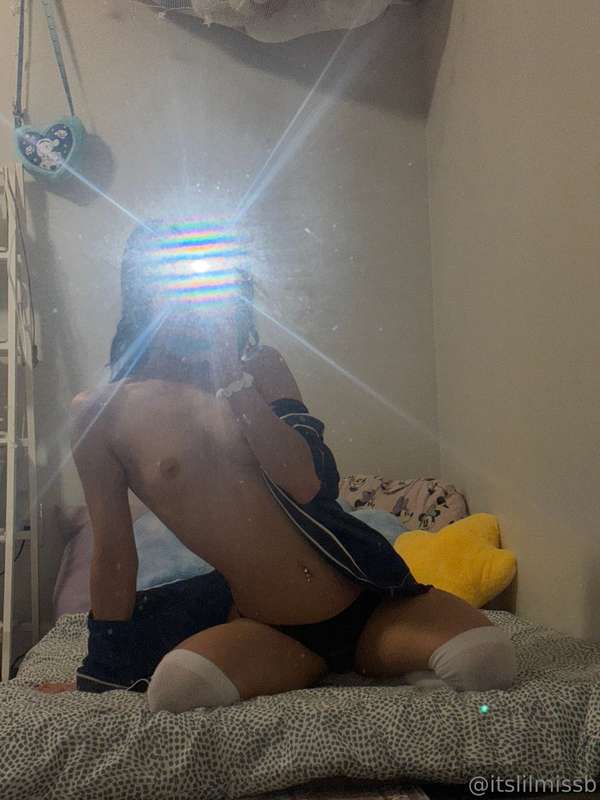 I think I look good in his shirt… wouldn’t you agree? 😏 3