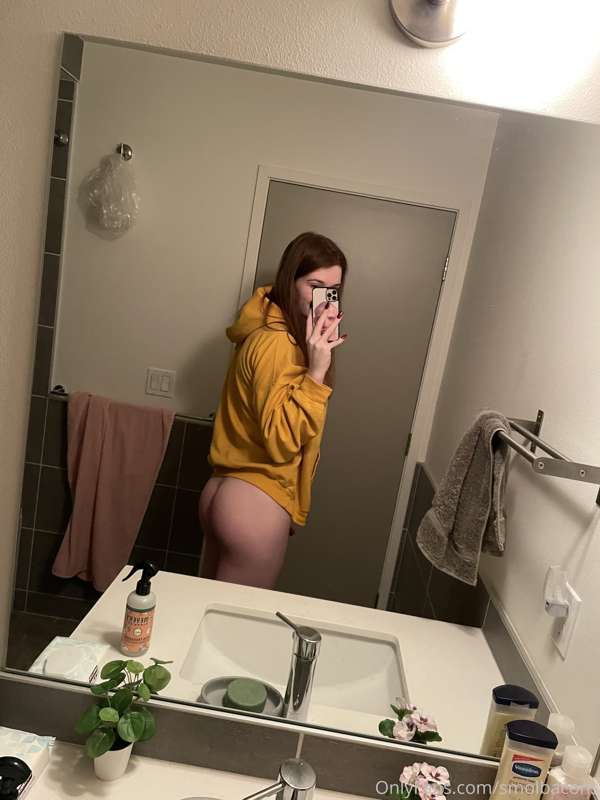 Not my sweater 😜 3