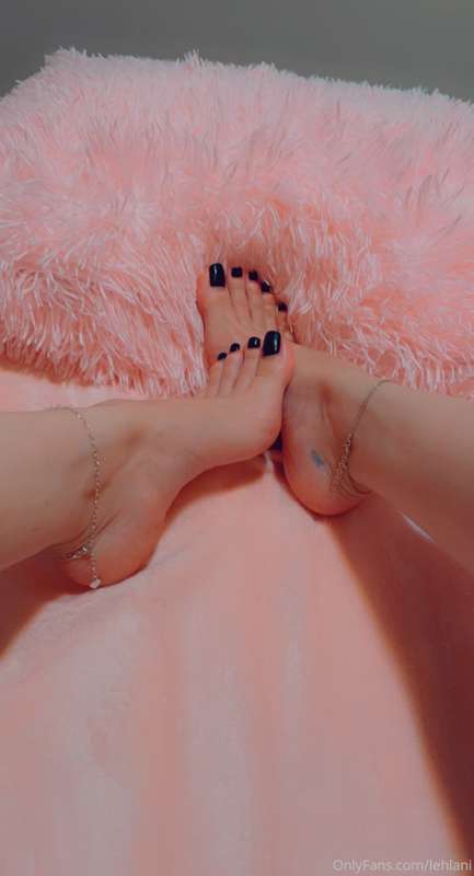 What kind of shoes do u guys like to see me in the most ? I ..