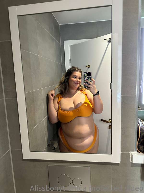 Gonna be a whale by the pool this summer 🐷🐳 2