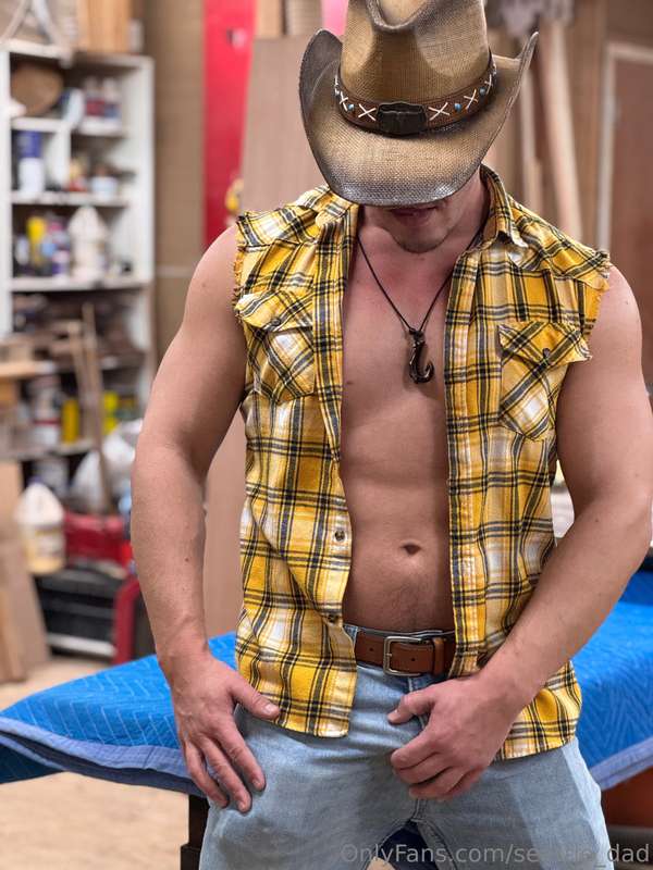 Got a very hot new video coming up with @mountainmanluke thi..