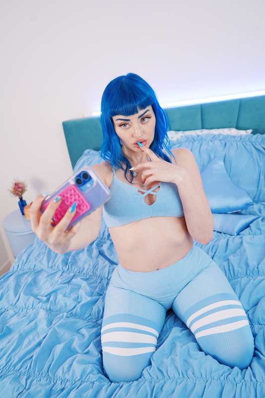 Would you like an exclusive photo? 😇 DM me to tell me all th..