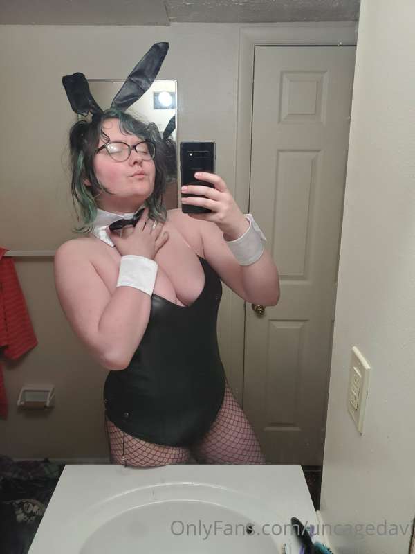 can i be your bunny for the night 🖤🤍 ?

thank your fellow ho.. 2