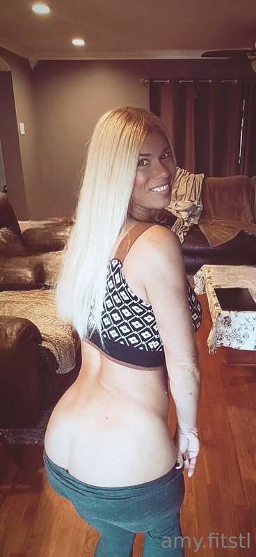 Happy Hump Day Everyone 🍑 Spankable 😈 2