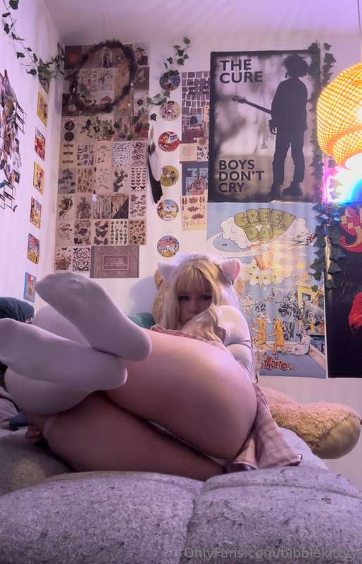 Would you allow this kitty on your bed?🐱💋 2