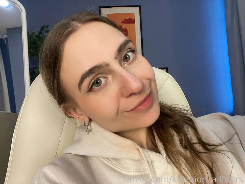 Kittenon_Allfours - Fansly - 09 Dec, 2022