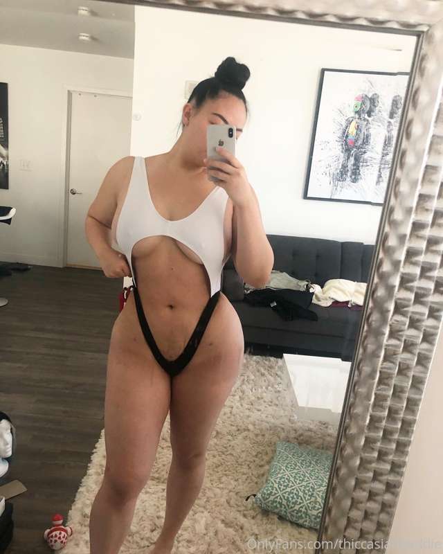 How am I lookin? 😍 I need to get away to a tropical island 😩 3