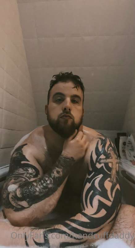 Who wants to take a bath with me 😈😈 1