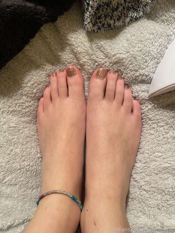 Quick one for the feet fetish guys 👅😏 3