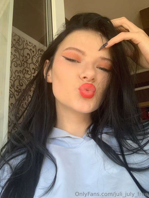 One look, one pout, and I know I’ve got your attention. 💋 Wh..