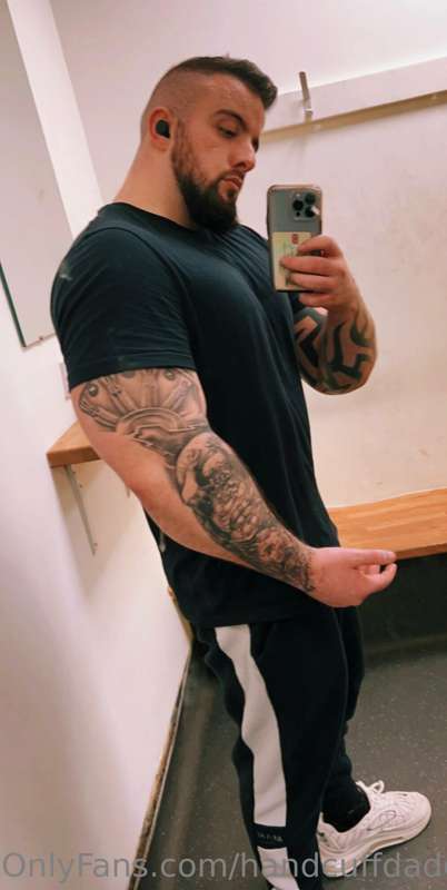 First day back at the gym after two weeks vacation! Time to .. 1