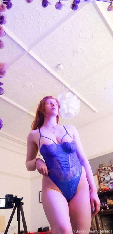 Did this shoot with blue, purple and pink lights so it’s a l.. 3