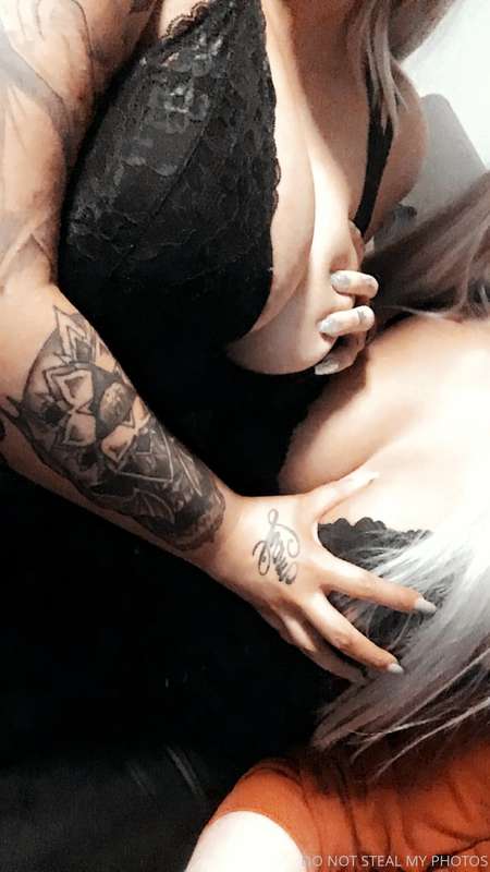 Me and my bestie enjoying our boobs😘 @inkedblondieee