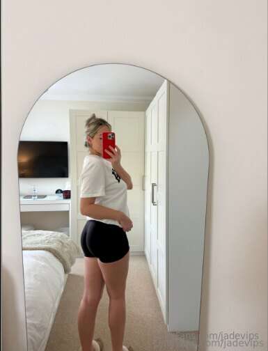 Just a girl with a dream… and a damn good back view 😏