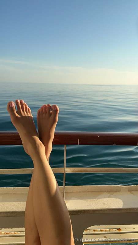 For the feet lovers 🥰