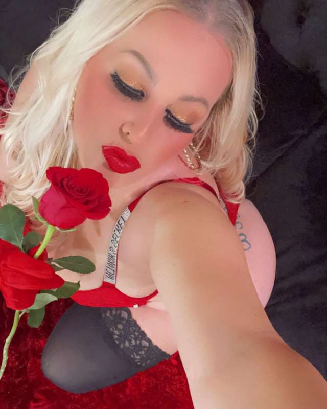 Happy February 🌹✨😏 2