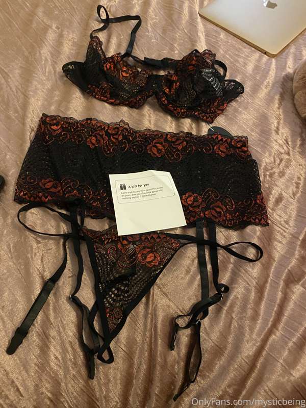 Thank you hunter for purchasing this off my wishlist!! Messa..