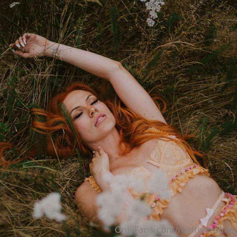 Trying to find a cock shaped cloud 🍆☁️ 6