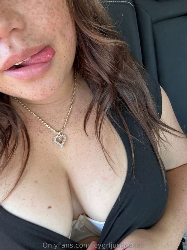 Hi babes! I’m currently on vacation so sorry if I take awhil..